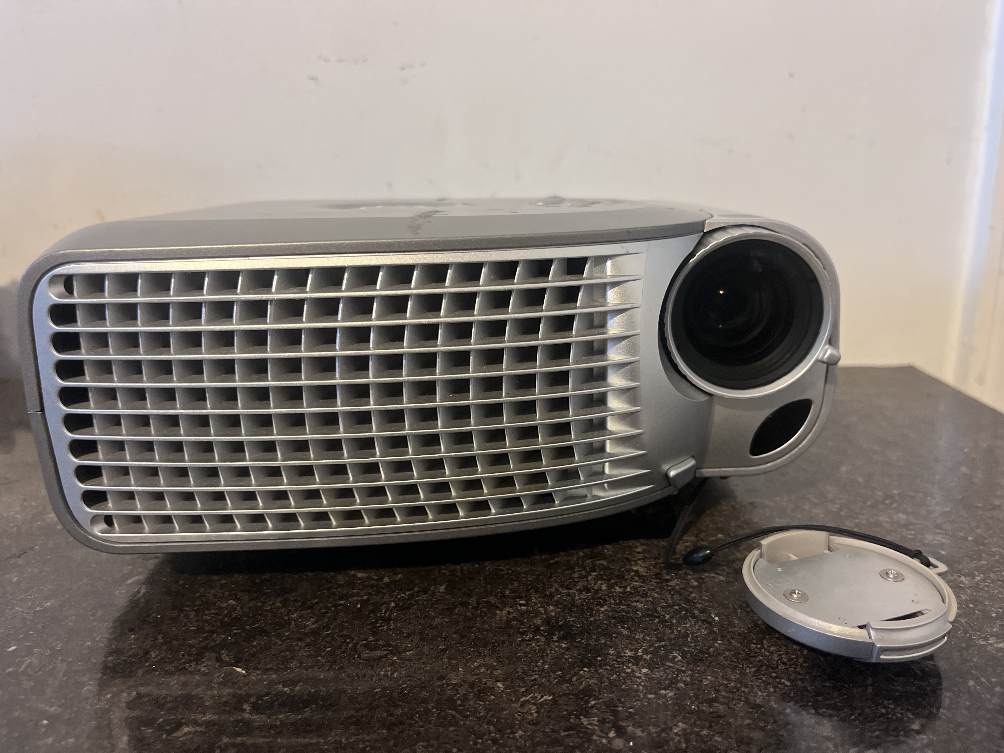 Dell 1201mp dlp projector portable 1080