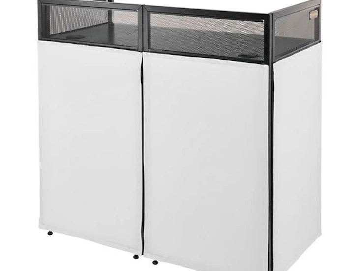 Dj bås med vita tyger