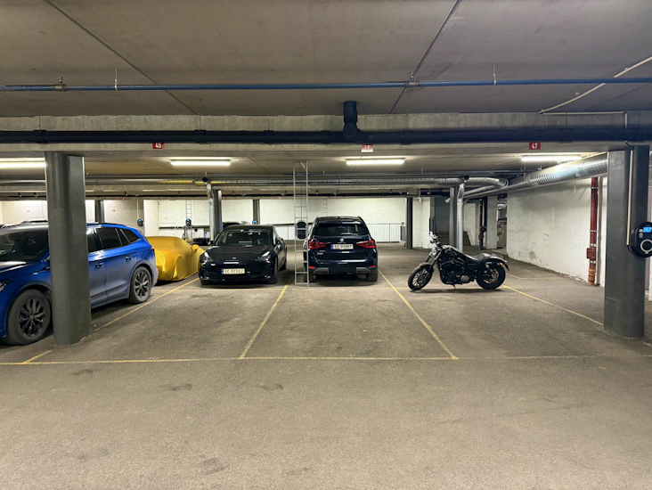 Garasjeplass i oppvarmet og lukket anlegg, på rosenhoff / carl berner