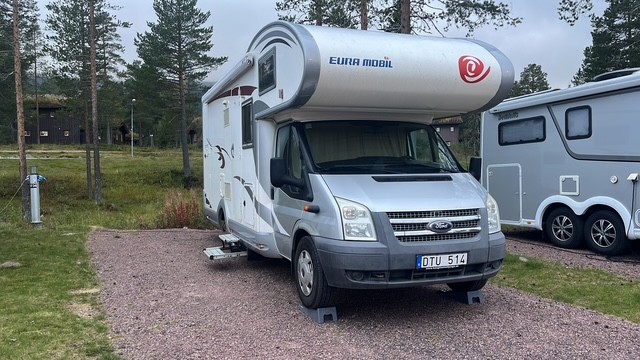 Euramobil 411 husbil för upp till 6 personer b-körkort