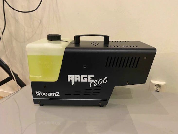 Beamz rage 1800 led - rökmaskin med ljus!