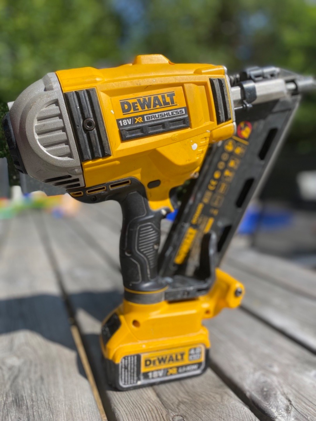 Batteridriven dewalt spikmaskin