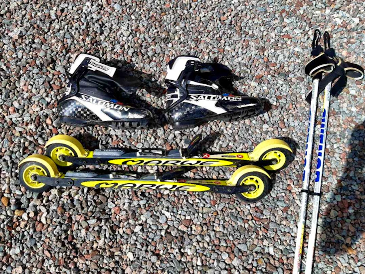 Marwe rullskidor skate med pjäxor och stavar