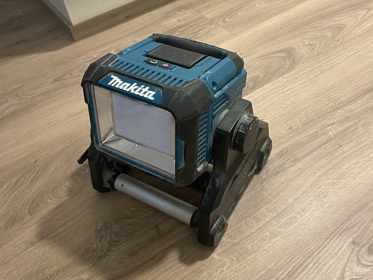 Makita dml811 työvalaisin