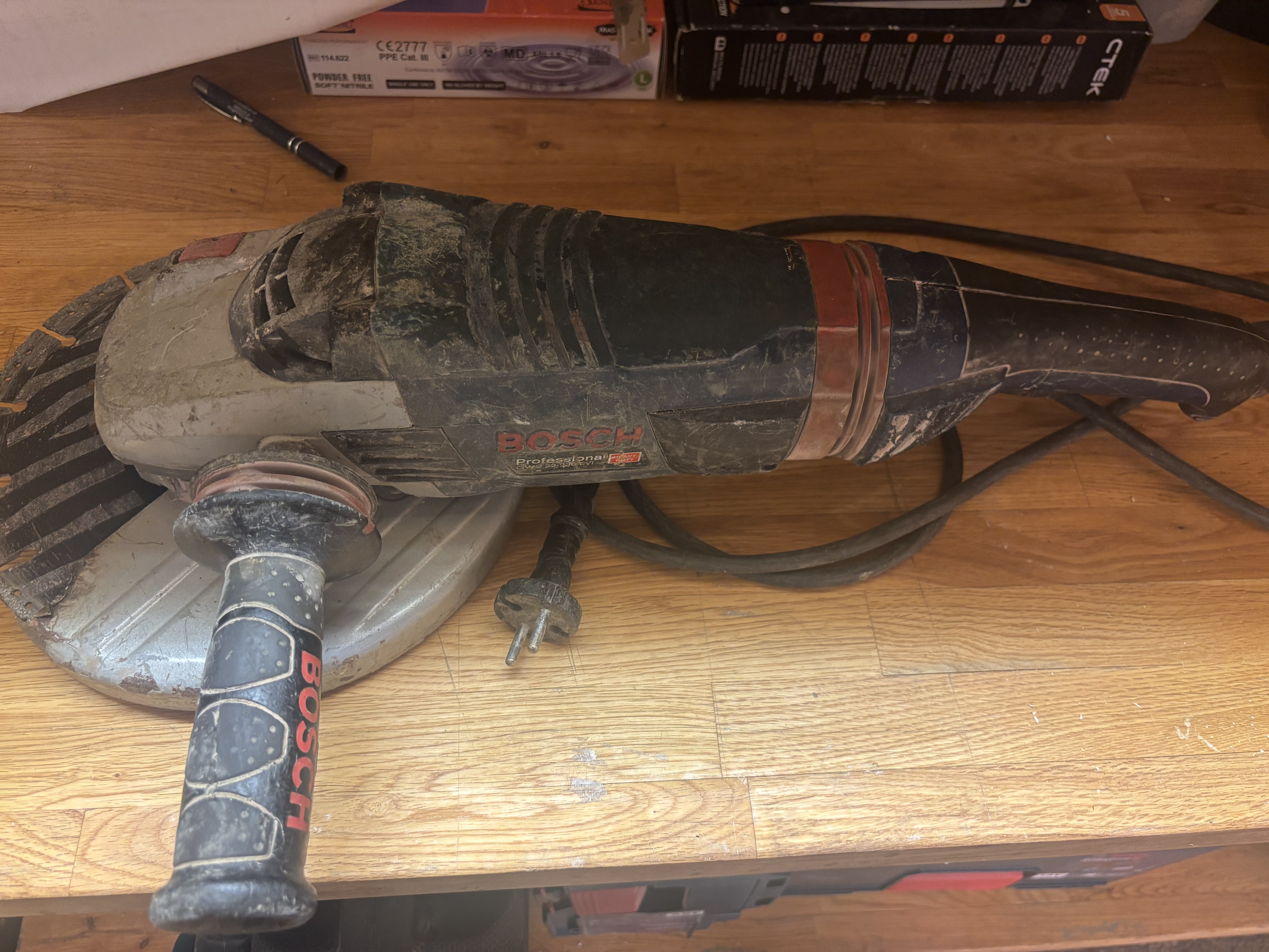 Stor vinkelsliper fra bosch 230mm