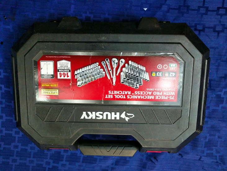 Husky 1/4 and 3/8" drive 75 piece socket set and ratchets