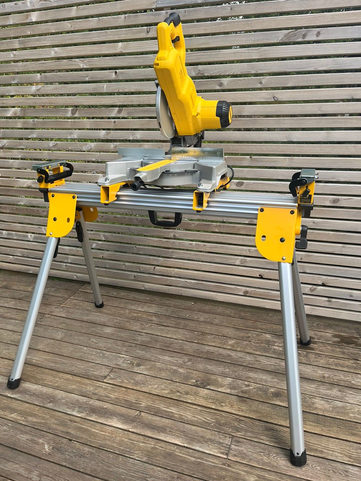 Dewalt kapp- og gjærsag m/bord