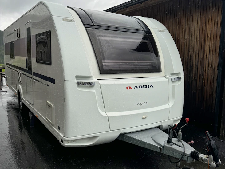 Adria alpina 663uk - stor familievogn