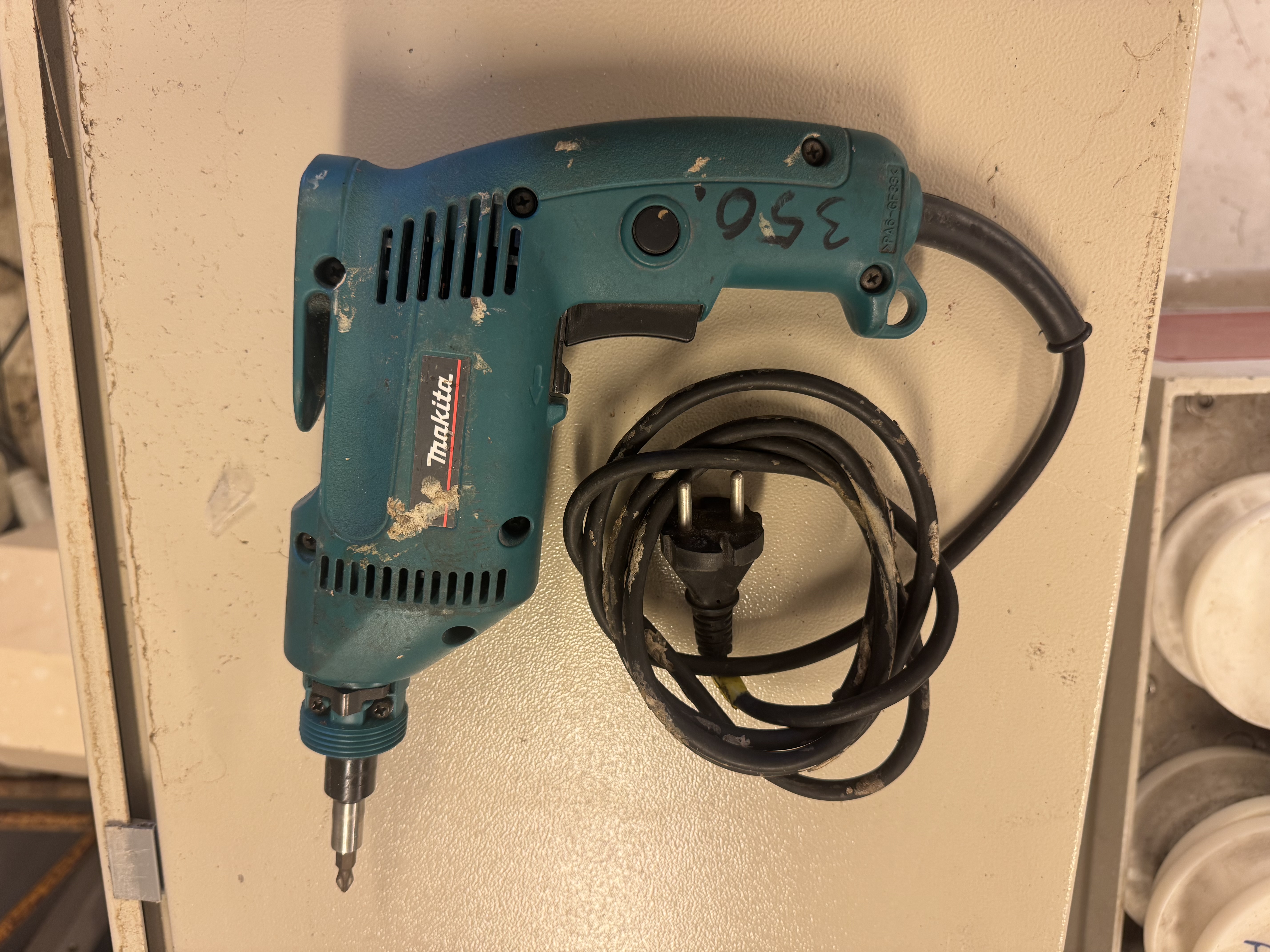 Makita gipsskrutrekker 6821