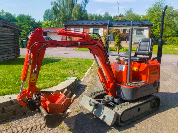 Minigrävare grävmaskin everun ere 08