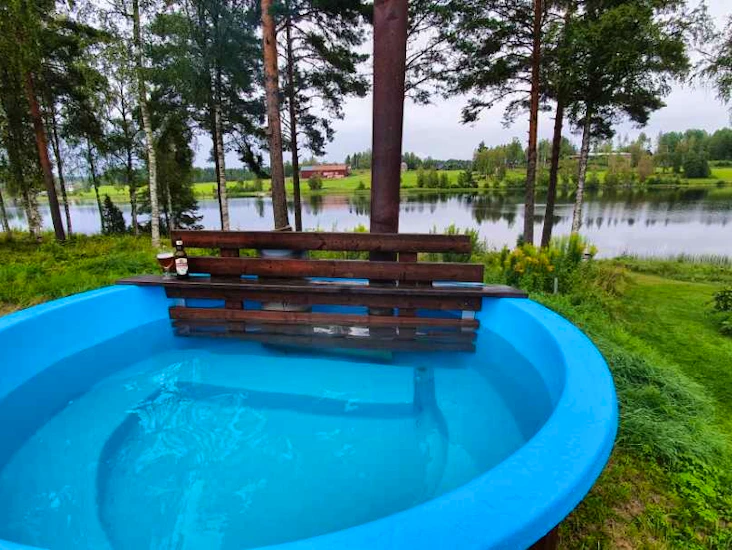 Vedeldad mobil badtunna på släp