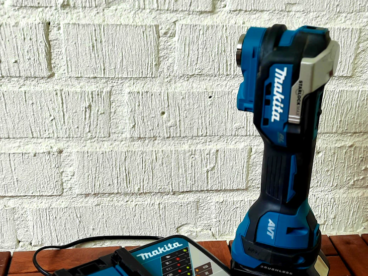 Makita dtm52 multitool 18v