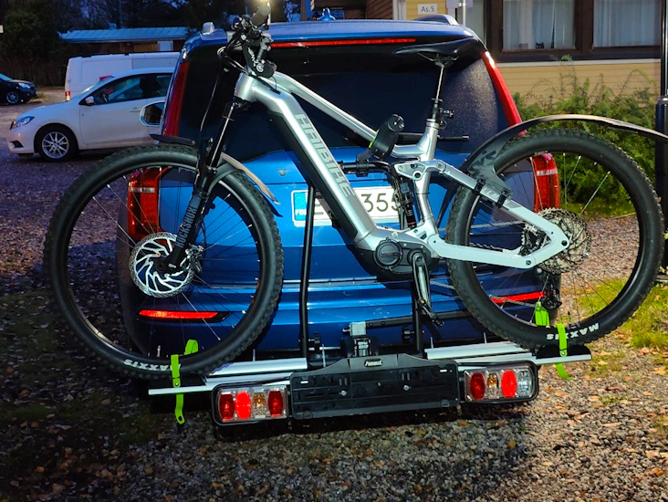 Polkupyöräteline vetokoukkuun