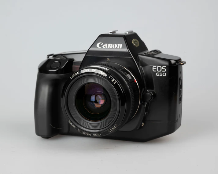 Canon eos 650 – analogt filmkamera med 28mm linse