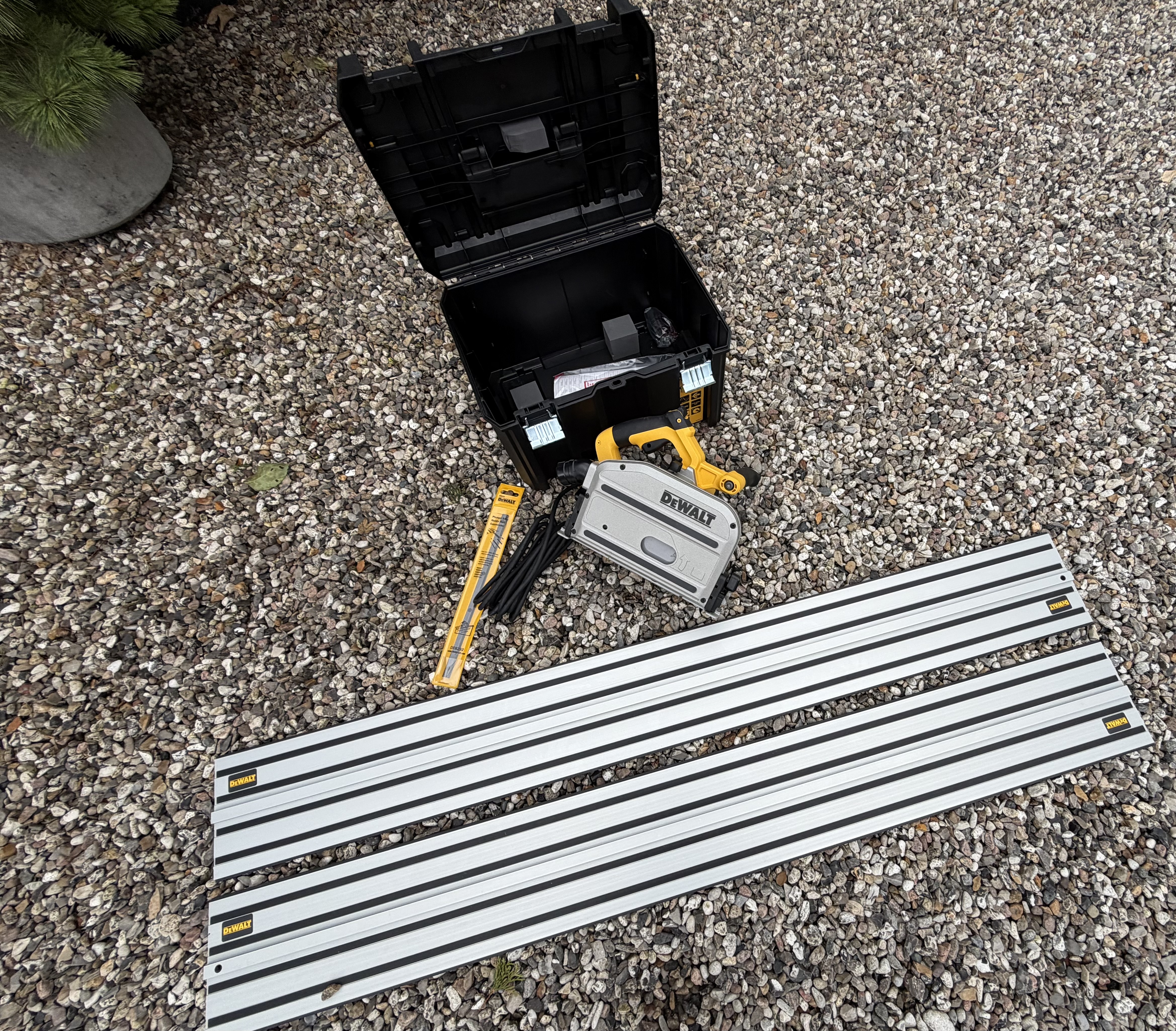 Dewalt dyksav med styreskinner