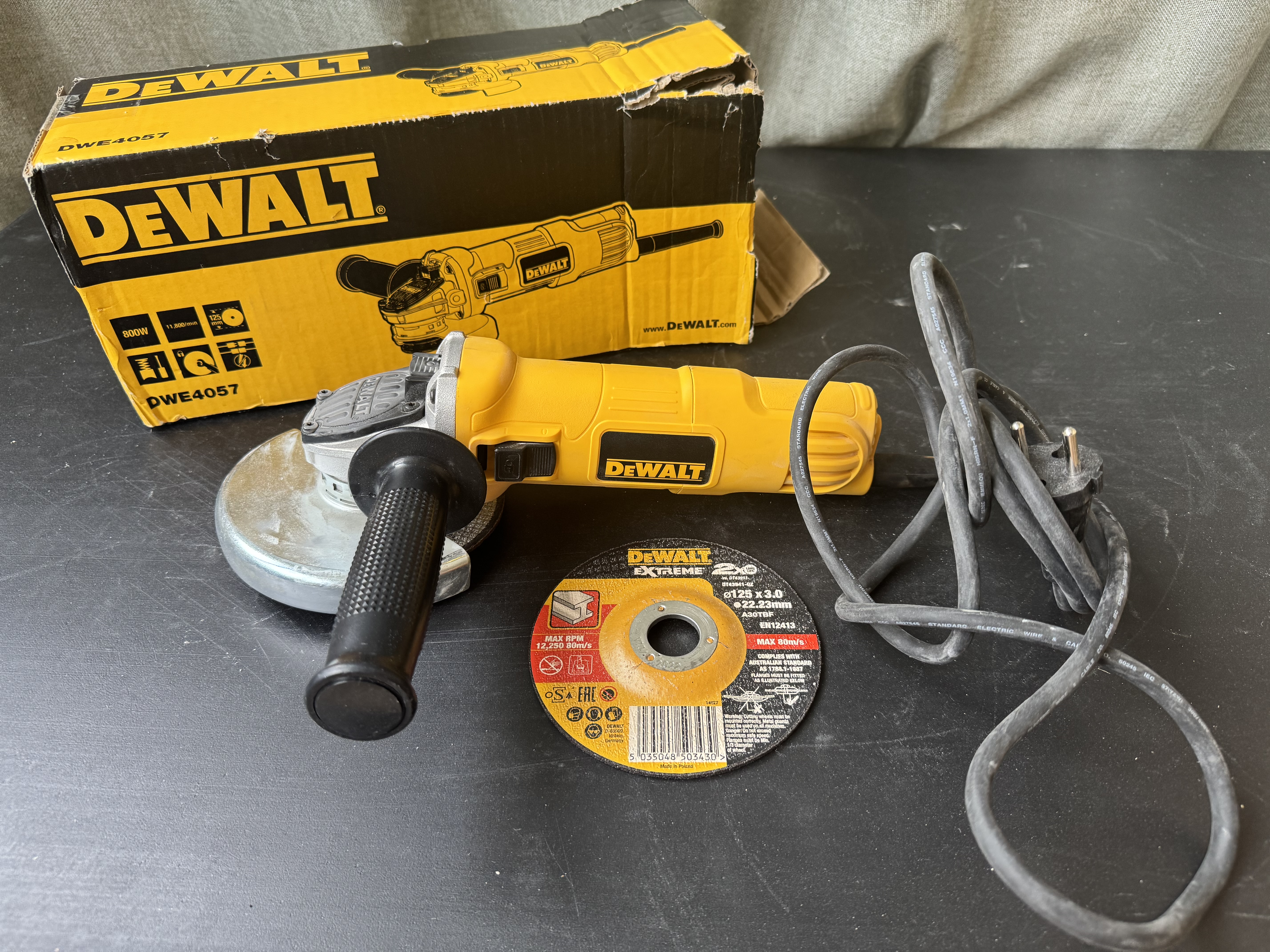 Dewalt vinkelslip dwe4057 – kraftfull & kompakt