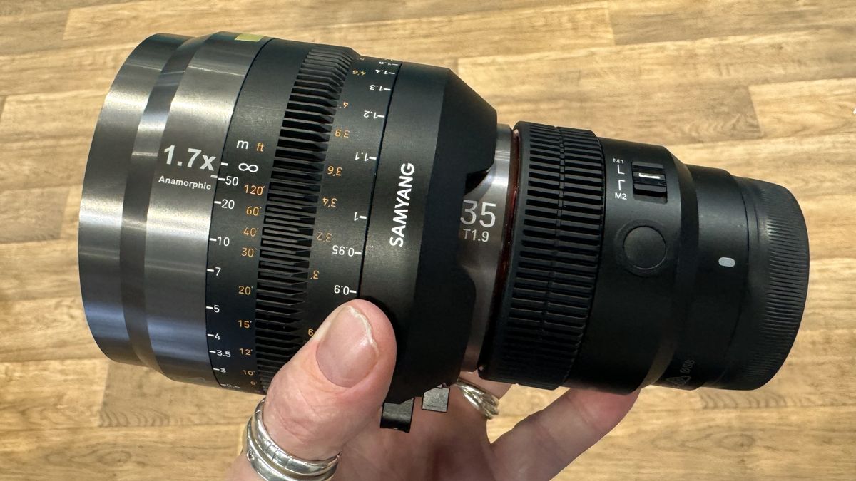 Samyang cine v-af 35mm t1.9 fe lens + 1.7x anamorphic mf adapter sony e fx3 fx6 fx9