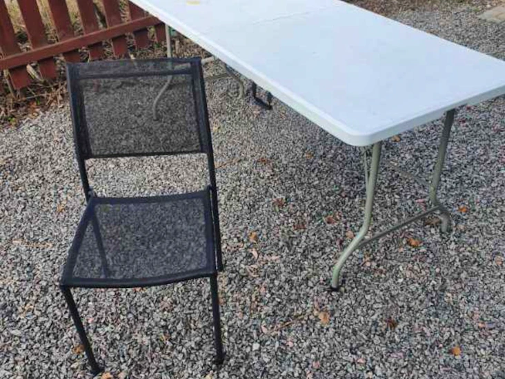 2st fällbara bord med 10 stolar