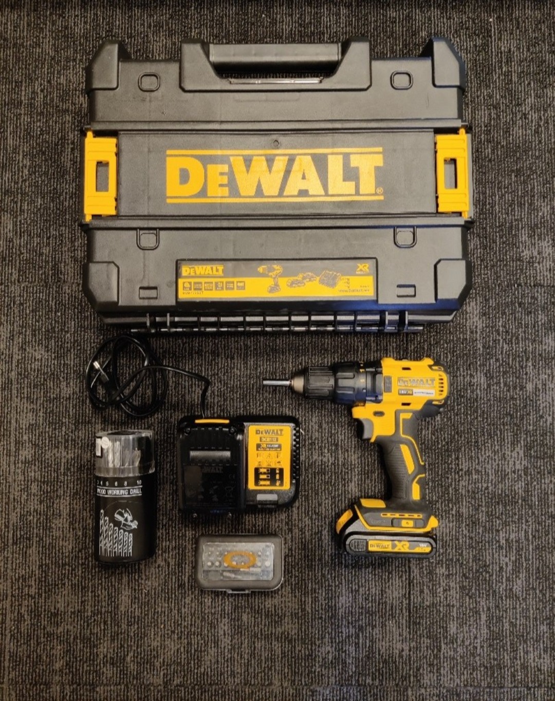 Dewalt dcd 777 + bits + borsett