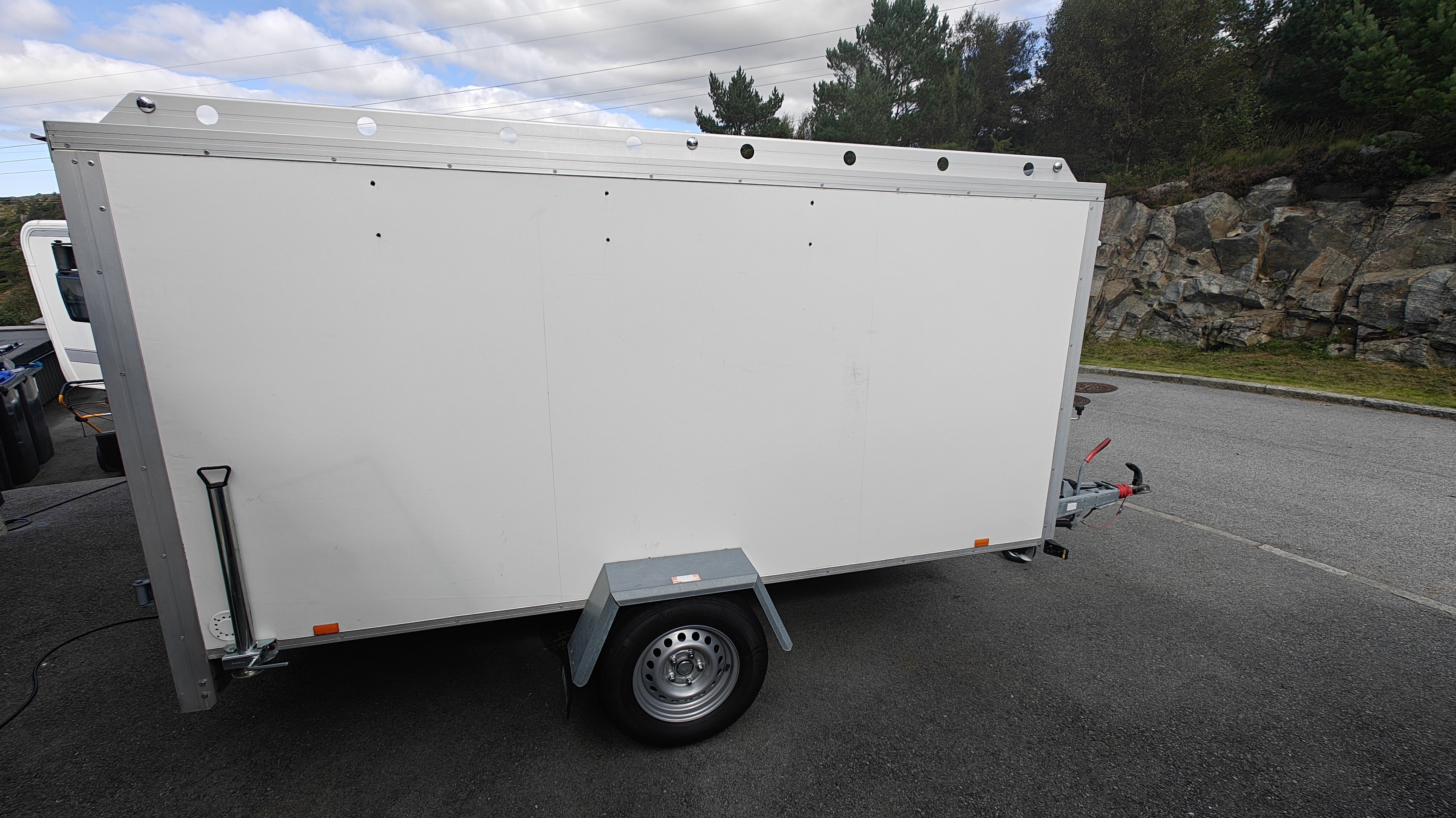 Skaphenger 1300kg. l3.27m x b1.5m x h1.5m
