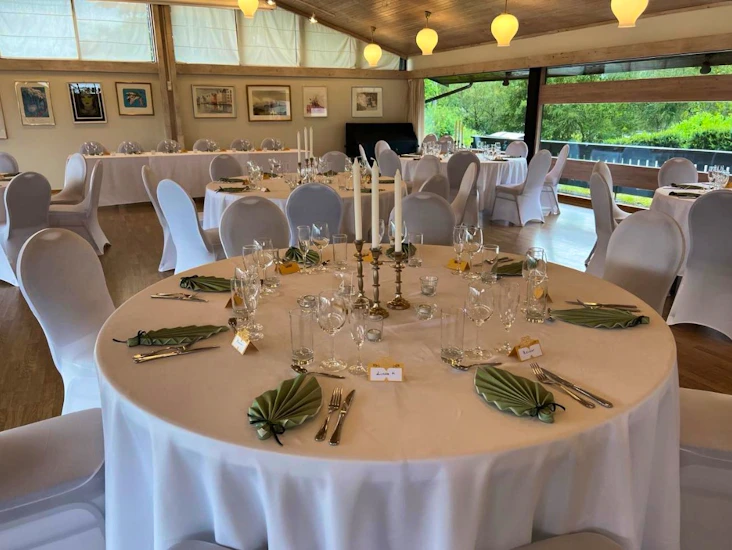 Runde bord til leie - 183 cm - opptil 10 pers