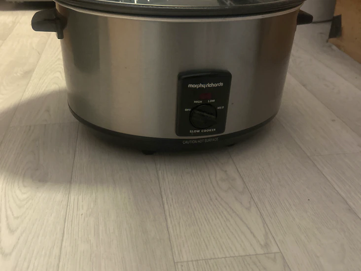 Slow cooker