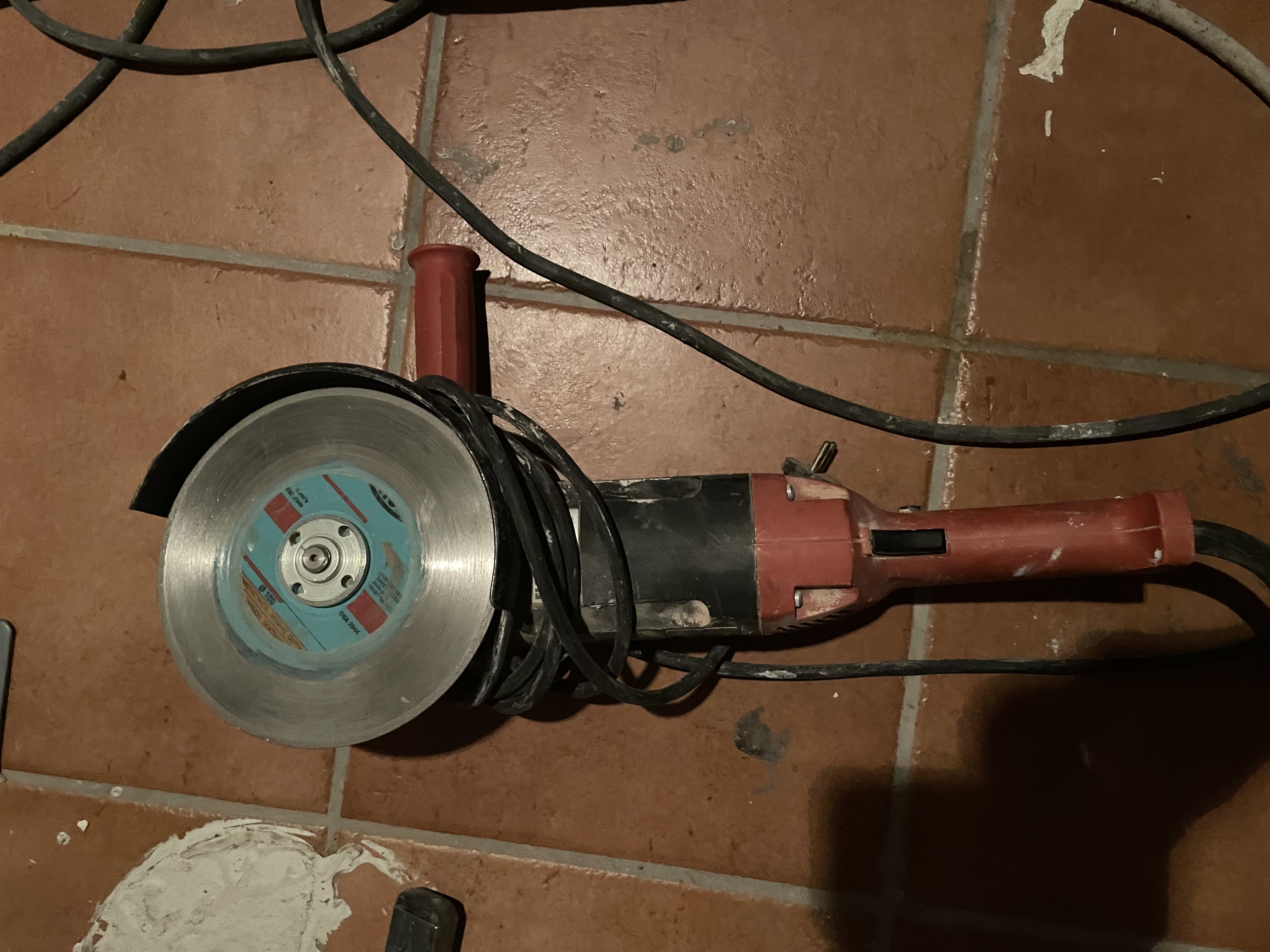 Vinkelslip uthyres – kraftfull för kapning & slipning