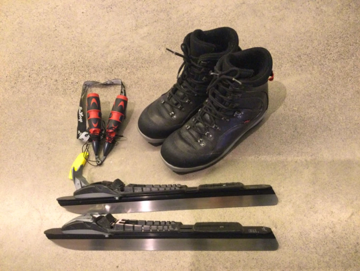 Retkiluistimet 45cm + monot 40 tai 43