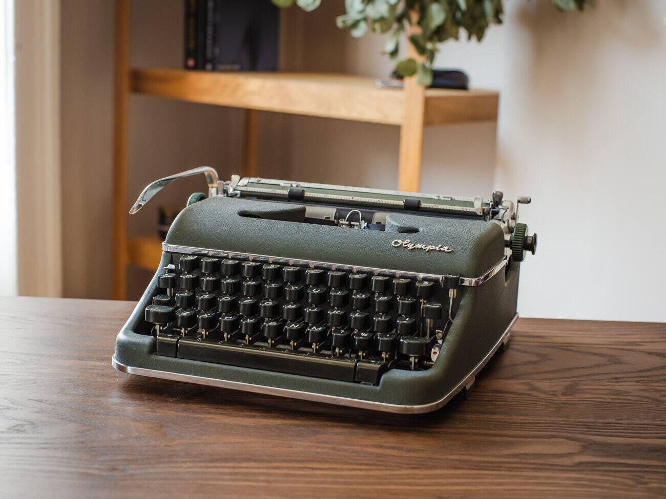 Olympia sm3 vintage typewriter deluxe edition
