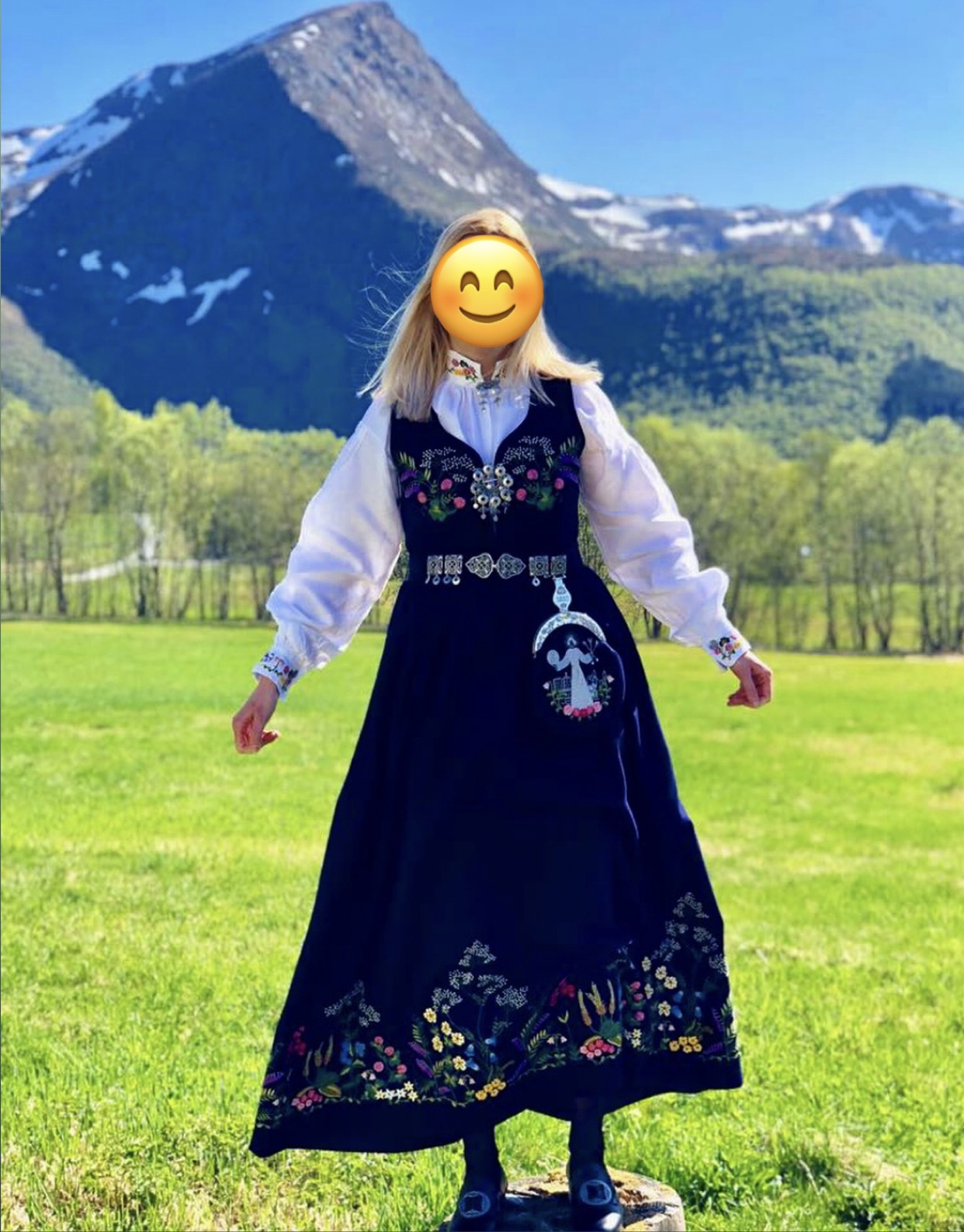 Mørkeblå oslobunad til utleie