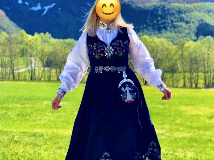 Mørkeblå oslobunad til utleie