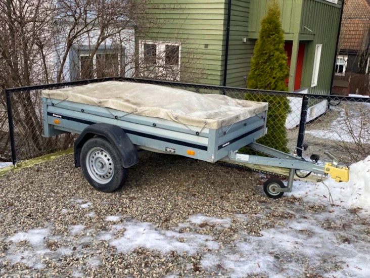 Enkelt tilgjengelig tilhenger