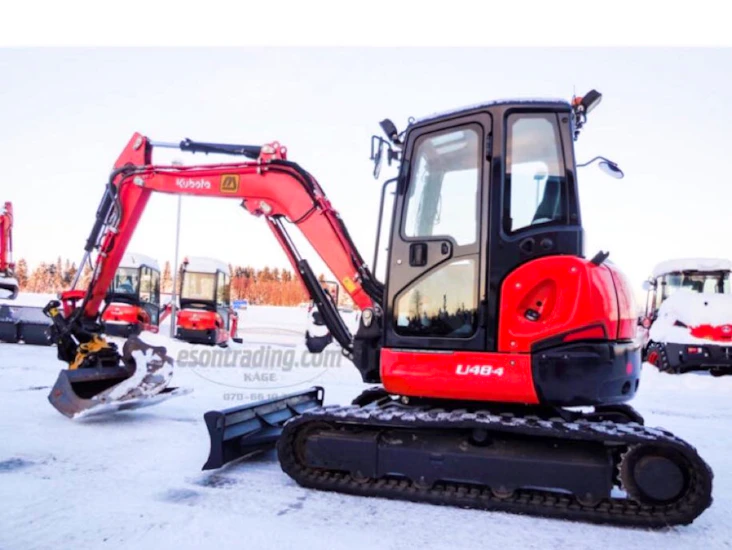 Kubota u-48 med förare