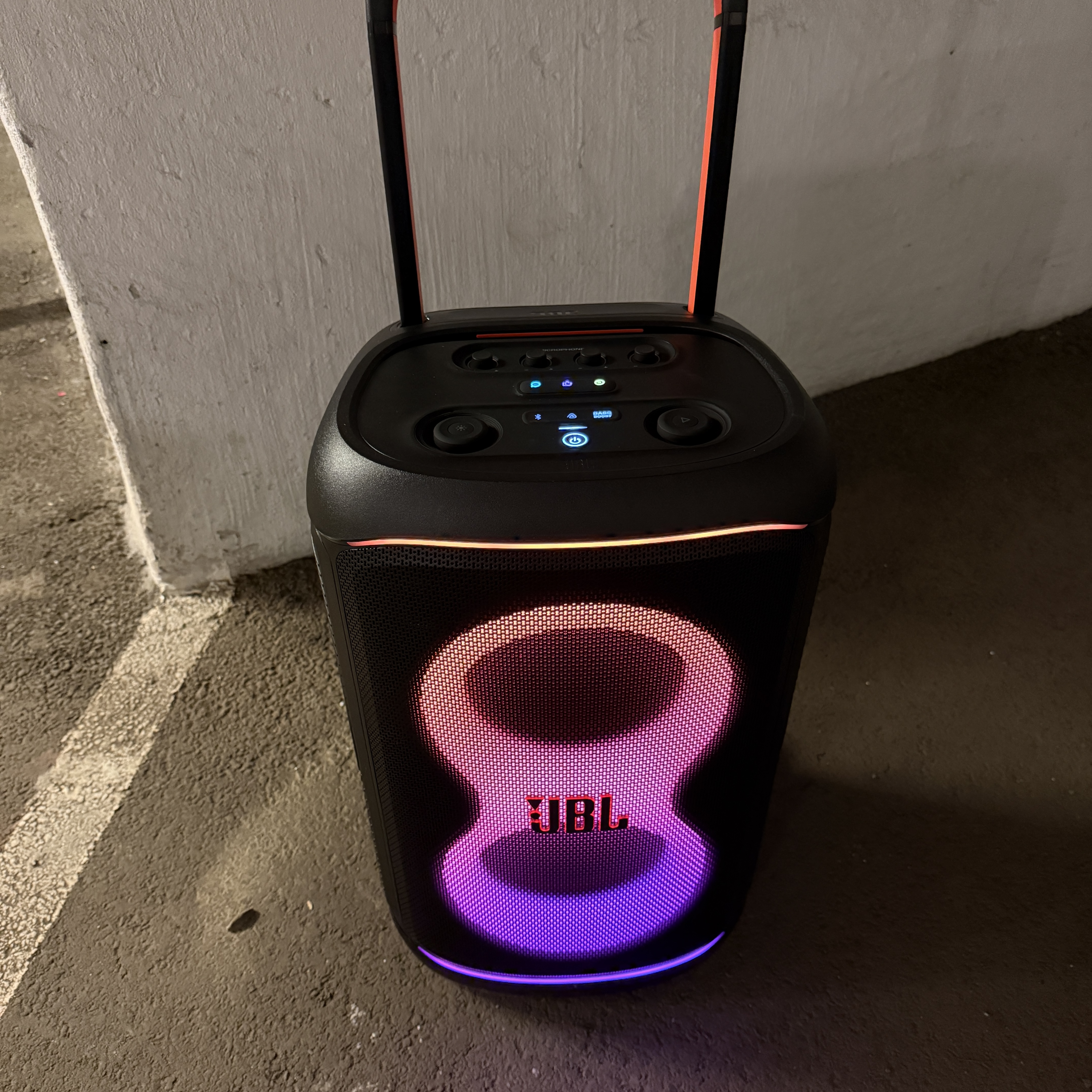 Megaparty! jbl partybox 520 med 2 trådløse mikrofoner. kraftig premium lydpakke til fest og karaoke