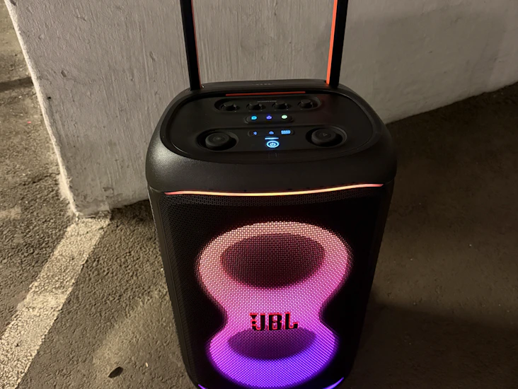 Megaparty! jbl partybox 520 med 2 trådløse mikrofoner. kraftig premium lydpakke til fest og karaoke