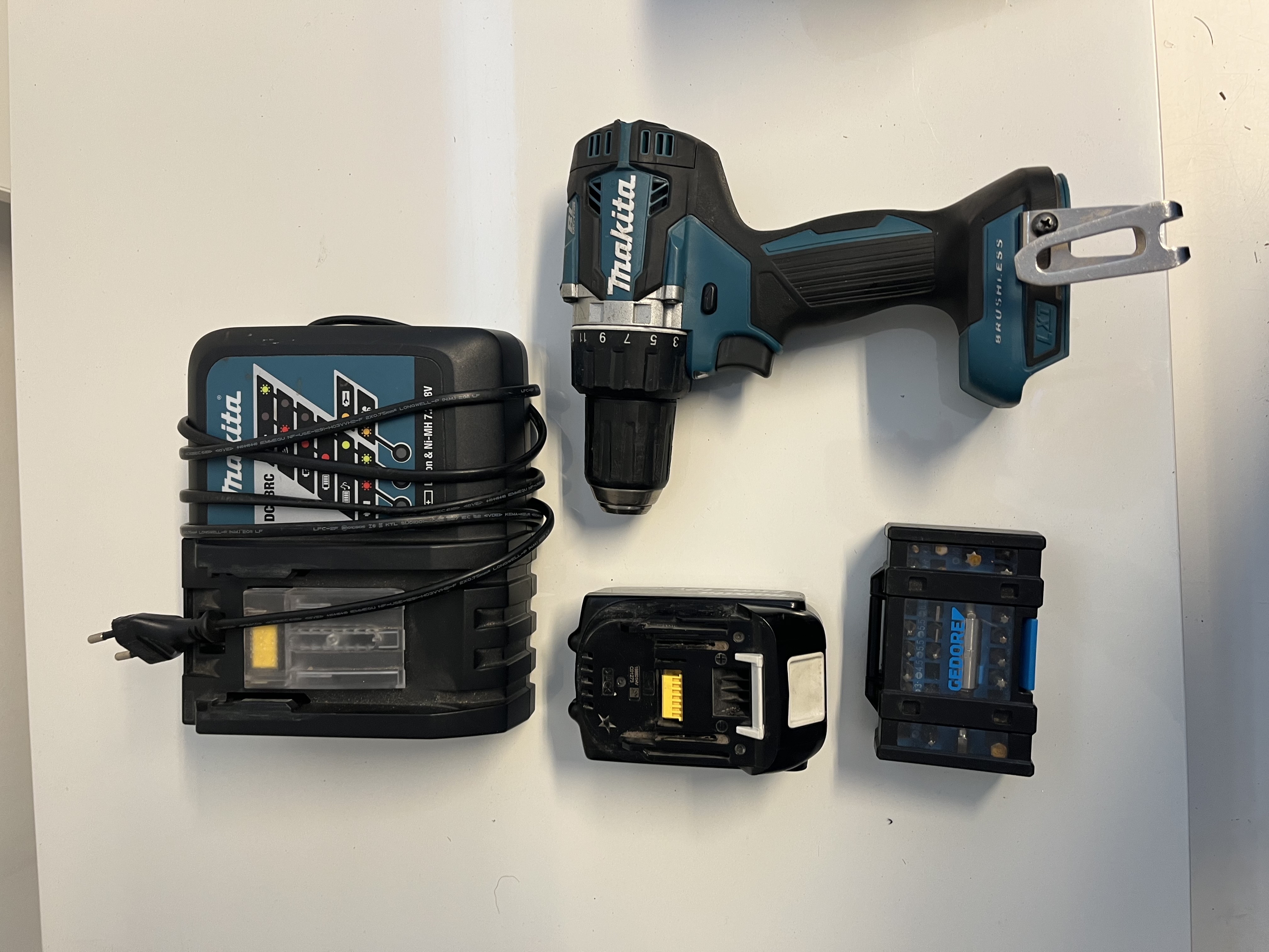 Makita skruvdragare 18v ddf484 lxt ink batteri, bitssats och laddare