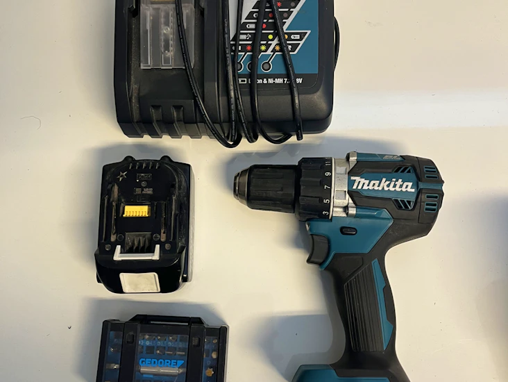 Makita skruvdragare 18v ddf484 lxt ink batteri, bitssats och laddare