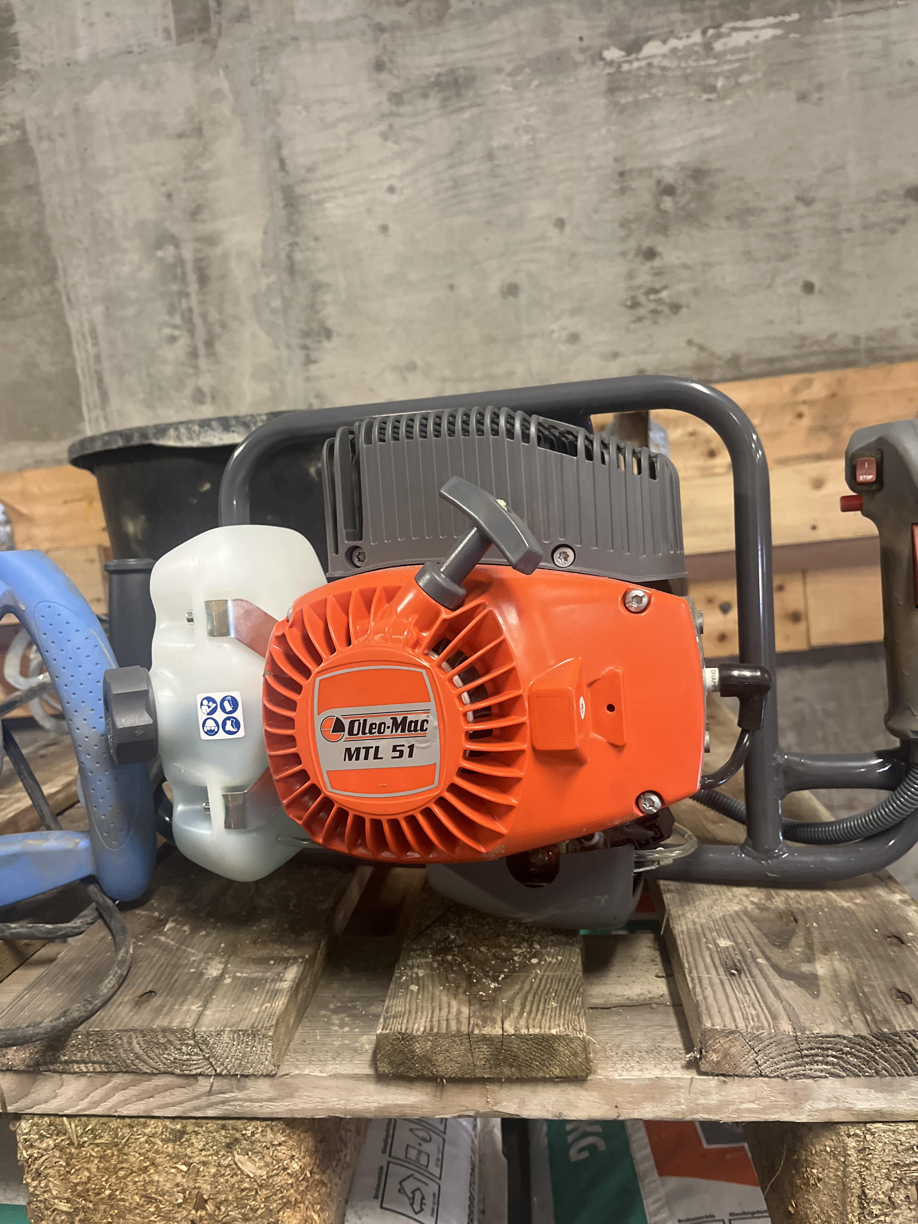 Bensindrevet jordbor 