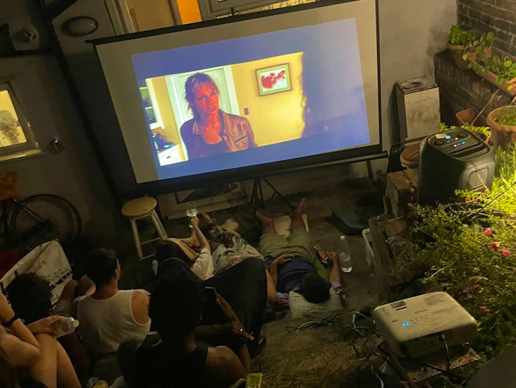 Epson projector full hd + projector screen + speakers outdoor indoor cinema movie night film kids party screening party cheap