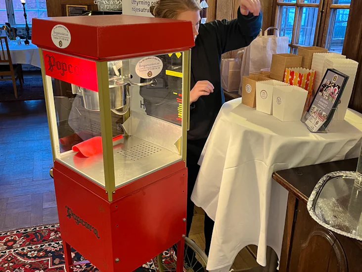 Popcornvagn med 100 portioner popcorn 🍿