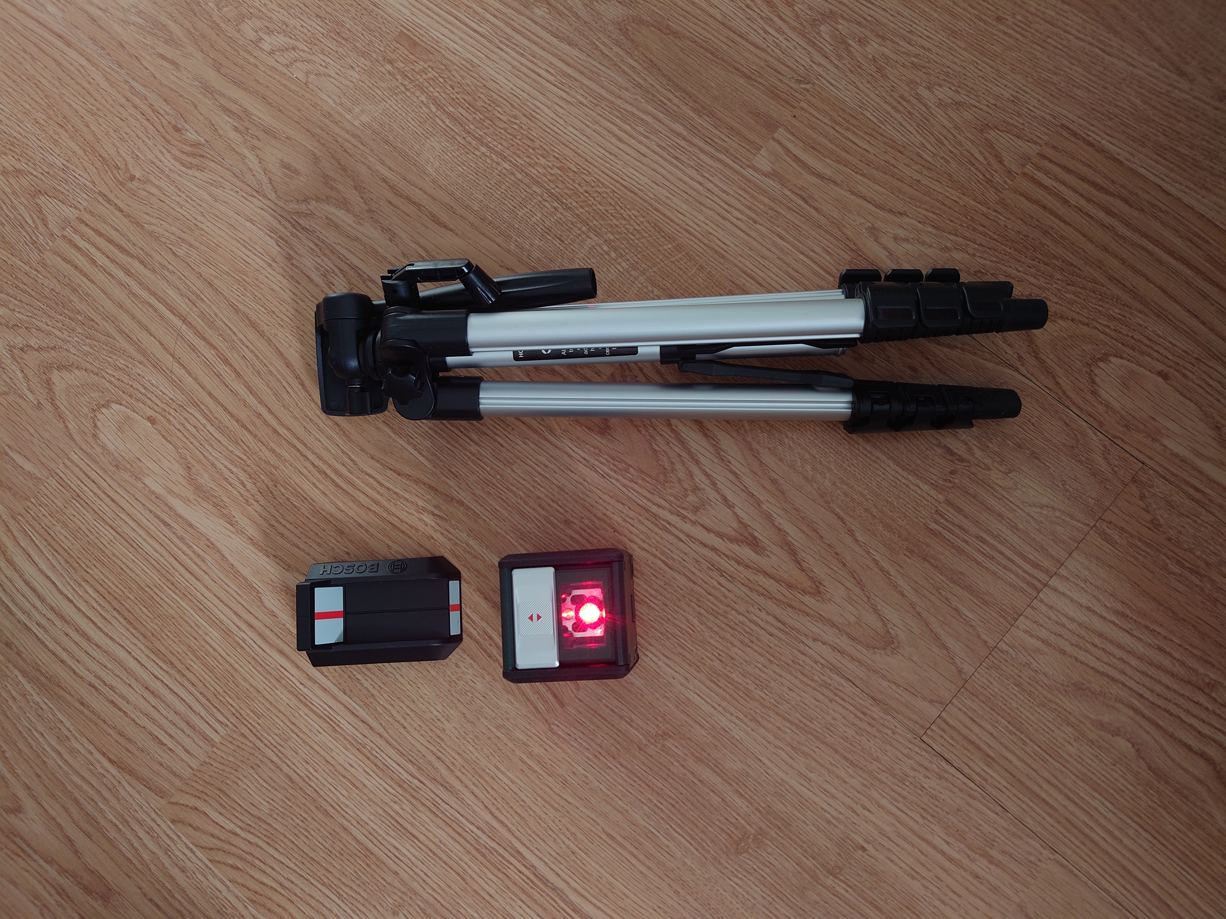 Bosch krysslaser quigo plus med stativ