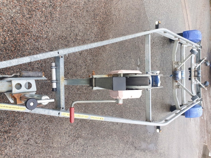 Båttrailer båtsläp bromsat båt transport thule 1308