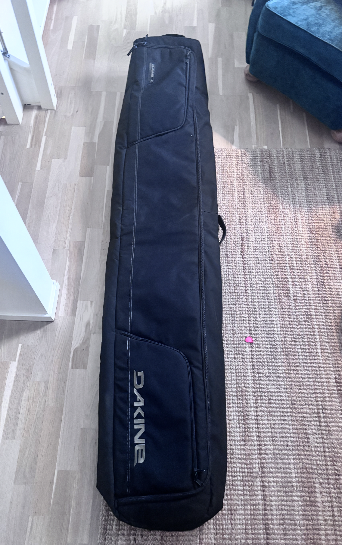 Dakine 190 cm med hjul - för minst två par skidor