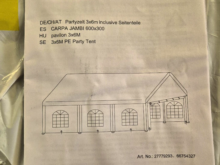 Partytält 3x6 med smidiga transportväskor.