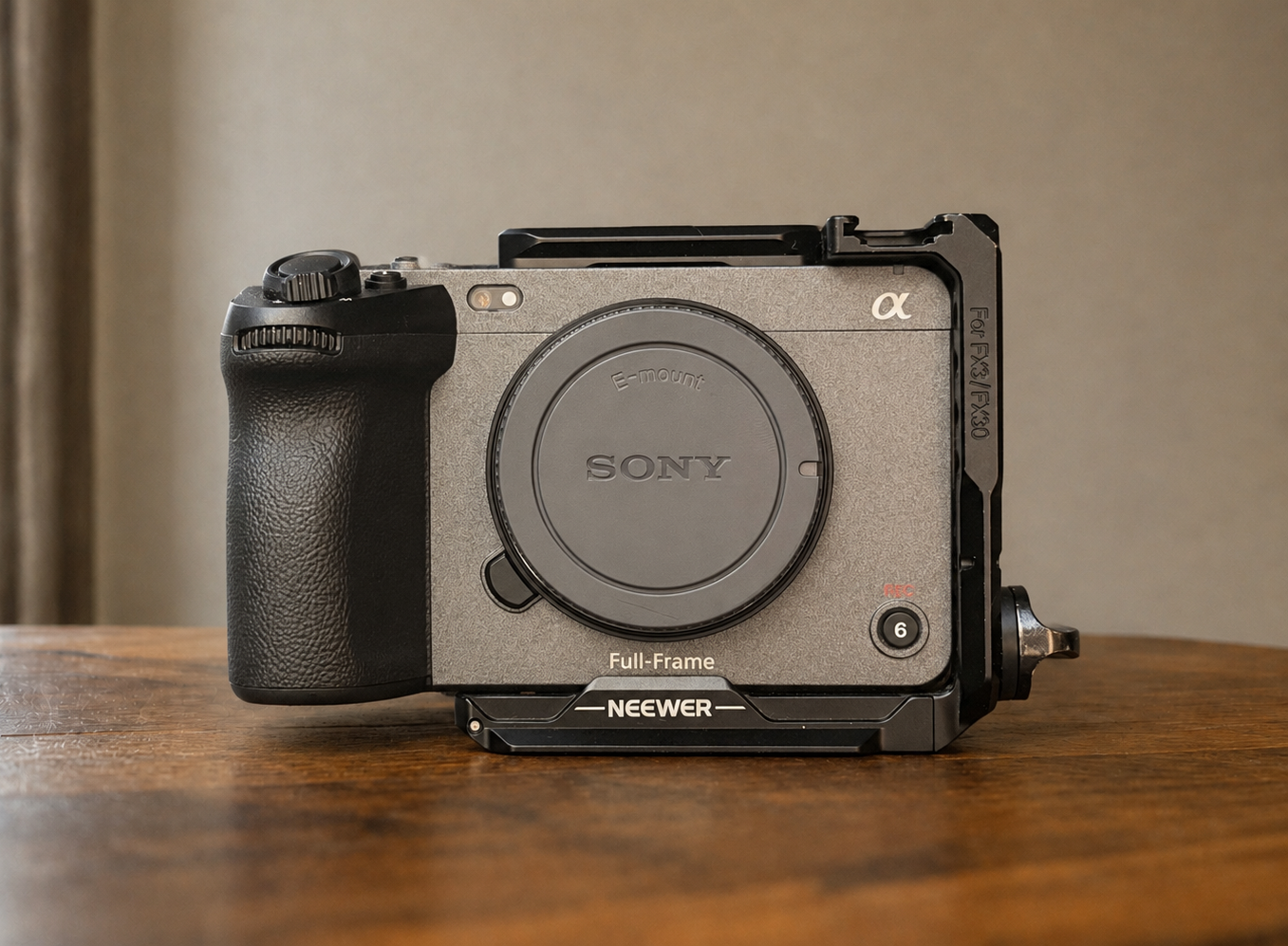 Sony fx3 cinema camera kit (cage, 2 batteries, cfexpress)