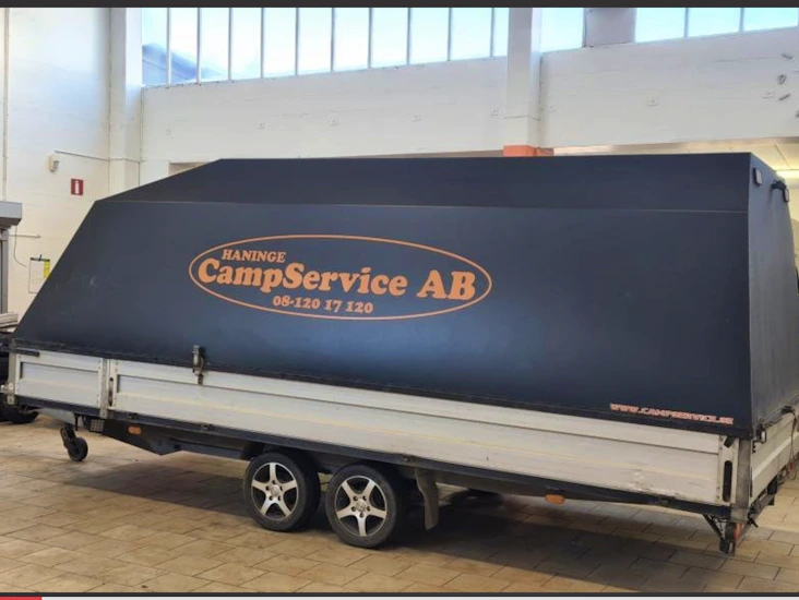 Stort kåpsläp/biltransport