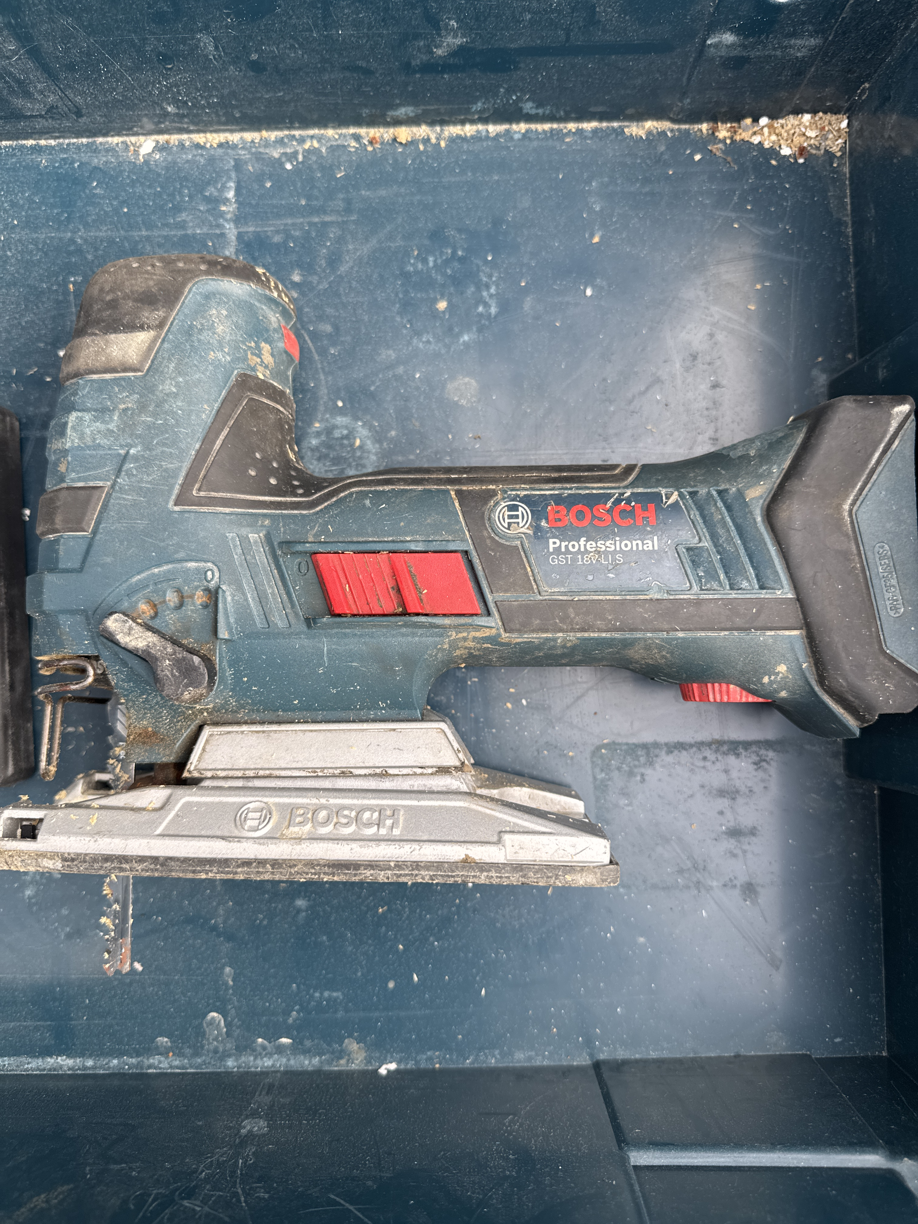 Bosch gst 18v-li s professional stikksag – (batteri + lader inkl.)