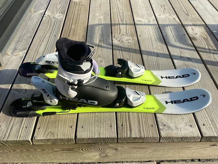 Slalomskidor 67 cm + pjäxor 15,5 cm