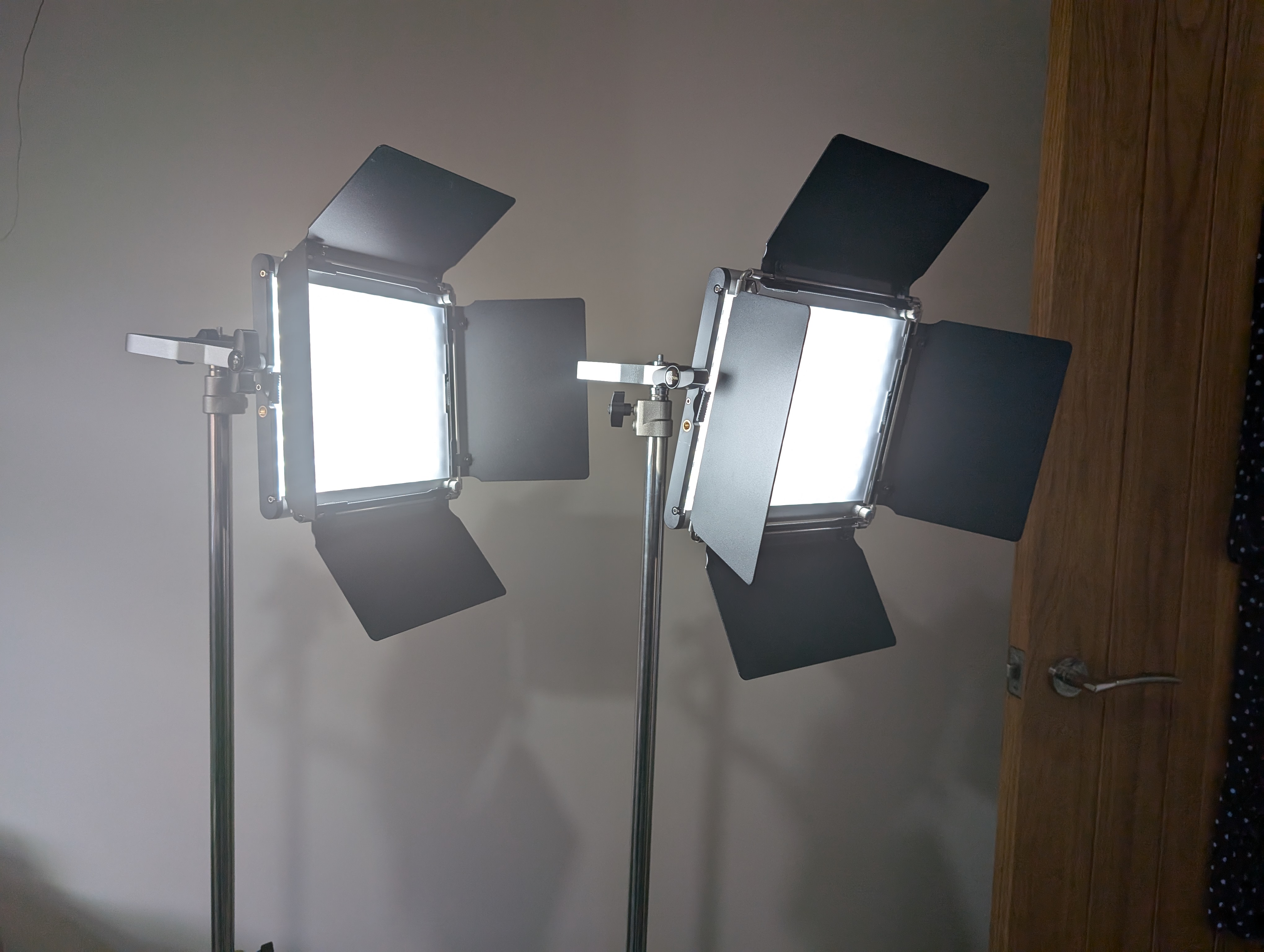 2x neewer rgb660 pro led panel lights with app control + stands