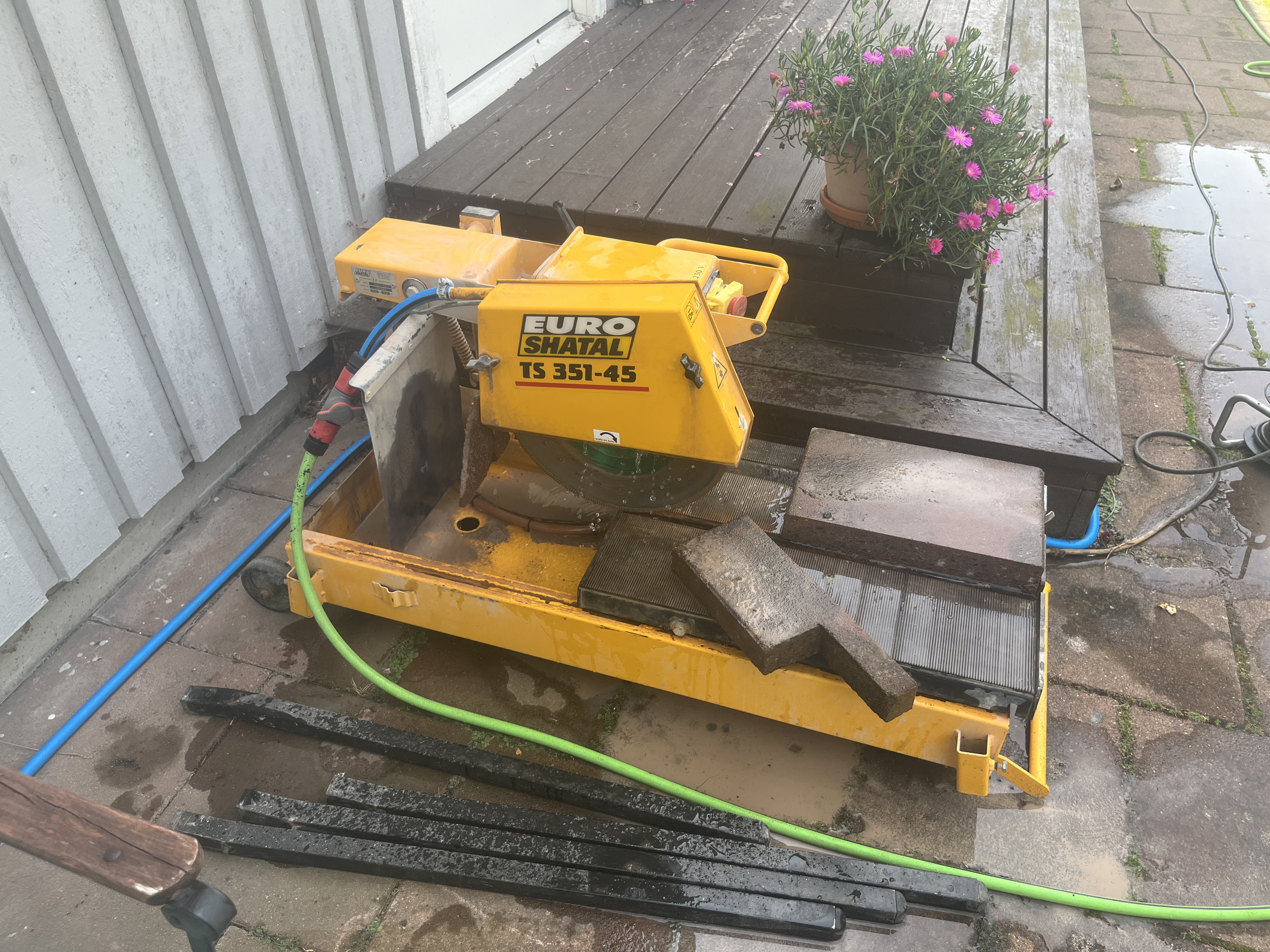 Bordstensåg med vattenkylning